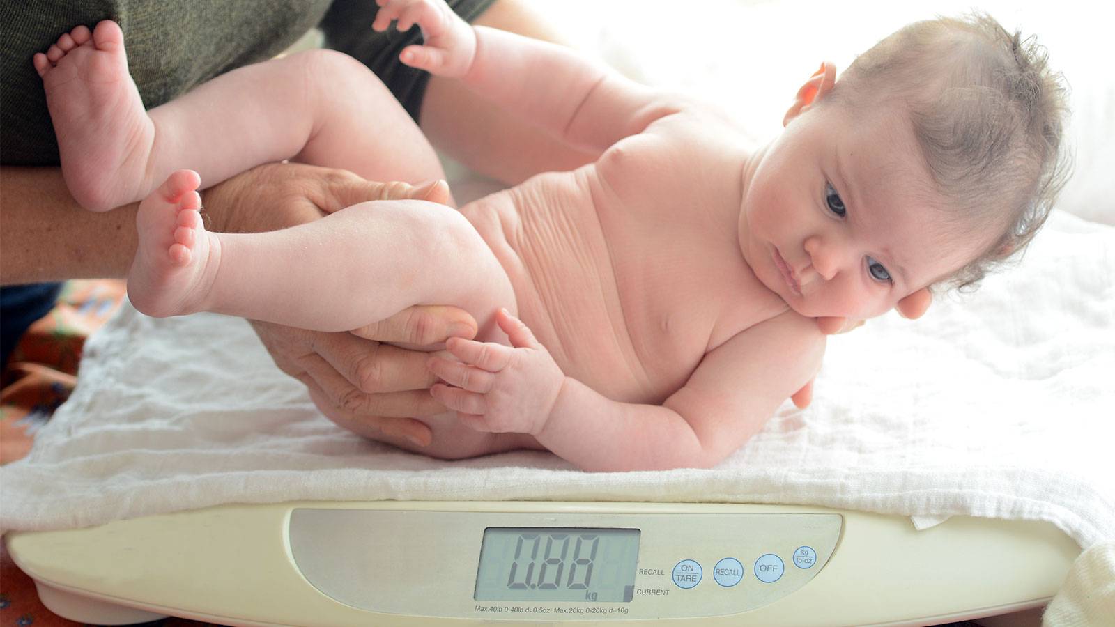 Babies-8-reasons-for-your-baby's-slow-weight-gain-MAIN