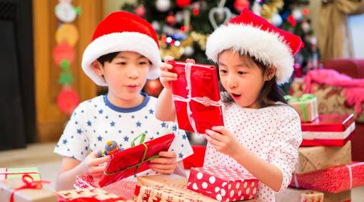 Tots-7-easy-tricks-to-survive-Christmas-parties-with-junior-MAIN
