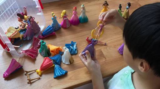 Tots-MUM-SAYS-I-let-my-son-play-with-dolls-MAIN