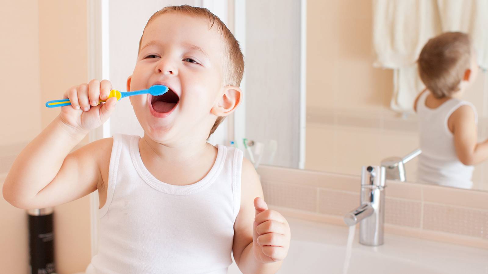 Trẻ bao nhiêu tuổi đánh răng được