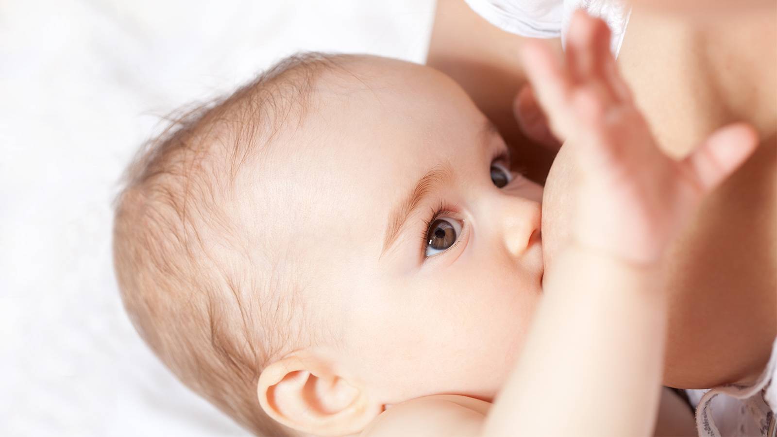 Babies-5-reasons-why-your-baby-bites-while-breastfeeding-01