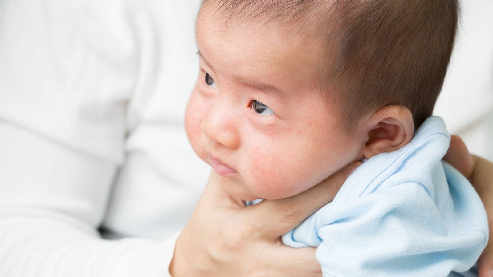 Babies-9-tricks-to-keep-your-sleepy-baby-awake-while-she's-breastfeeding-2