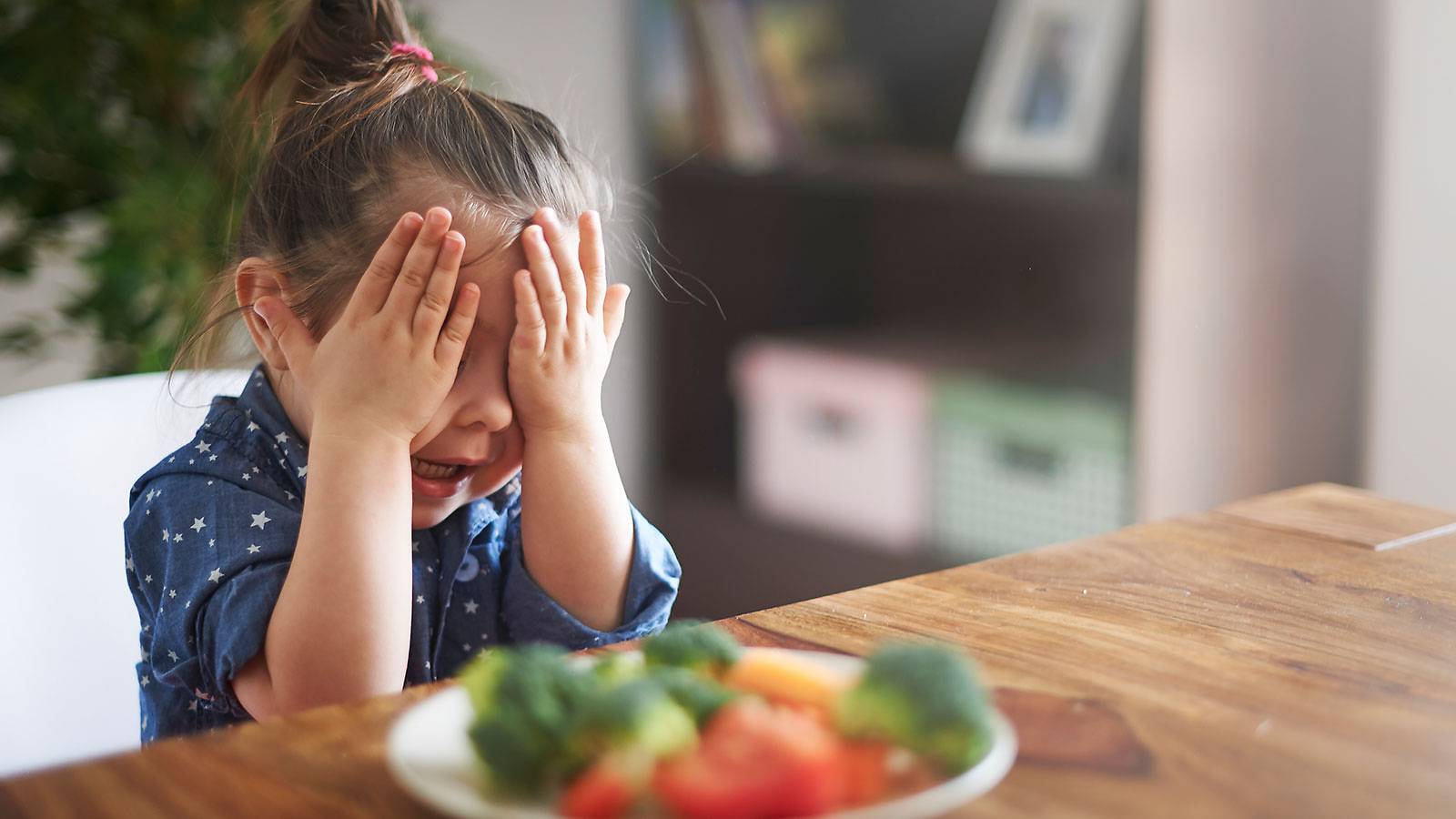 Tots-6-common-feeding-mistakes-parents-make-1