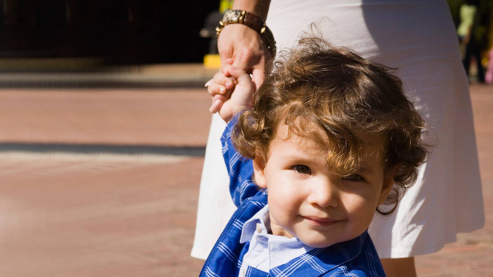 Tots-Ways-to-keep-your-kid-safe-outside