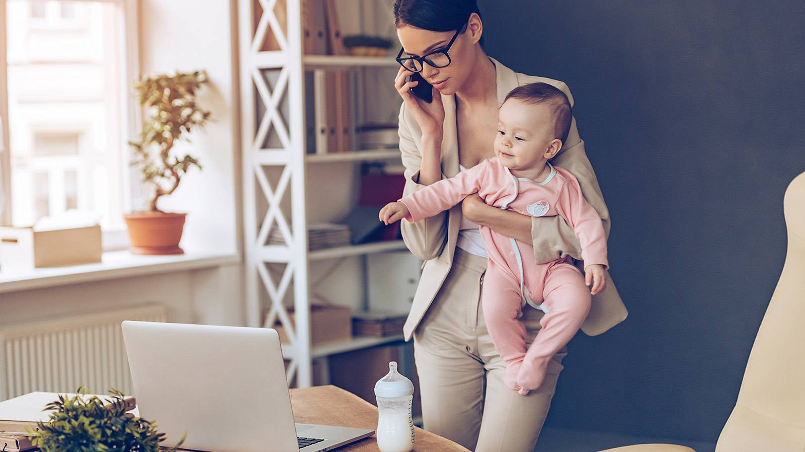 Parents-Maternity-leave-is-over-Getting-ready-for-the-office-MAIN