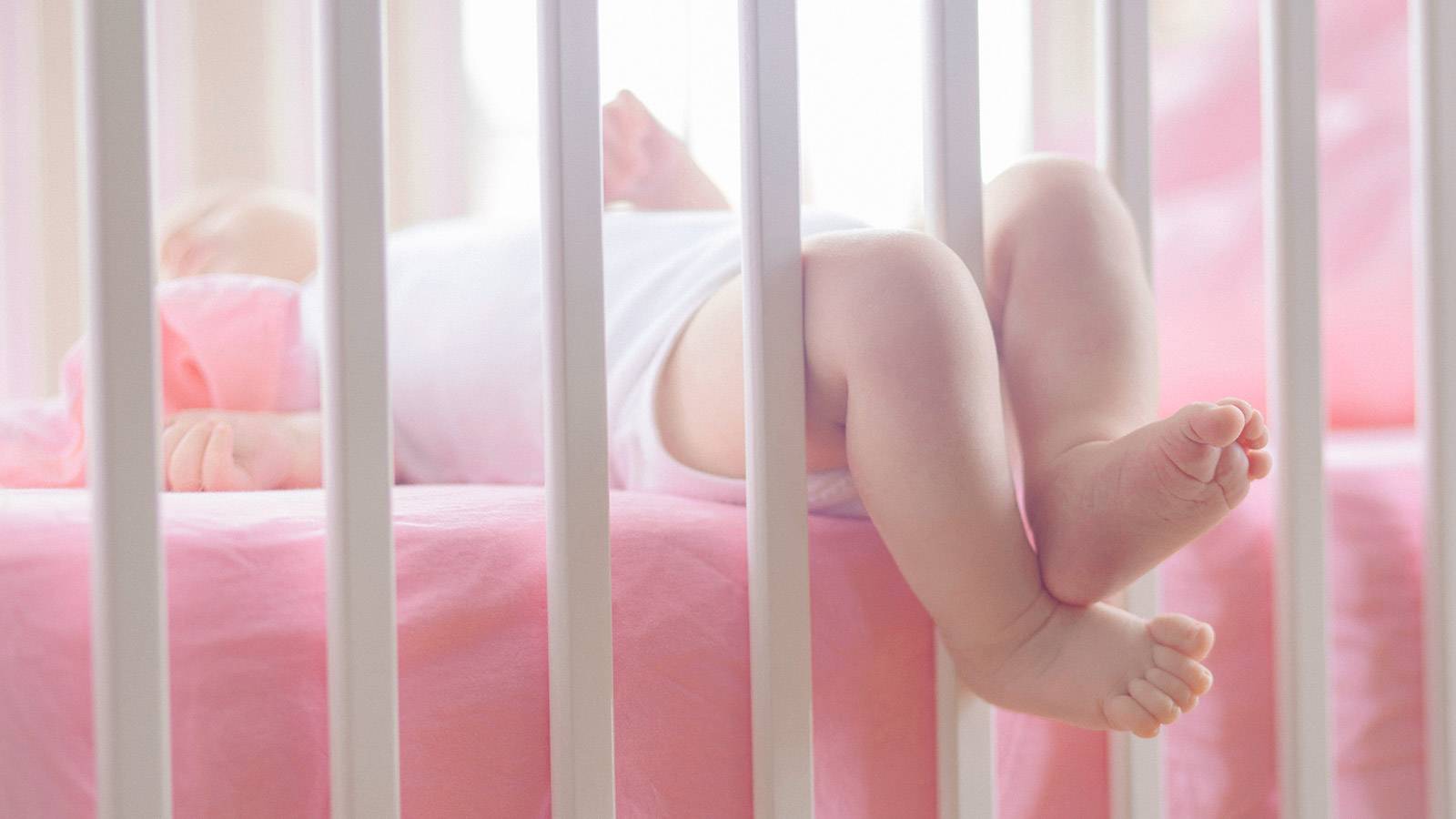 Babies--7-crib-safety-rules-to-follow-MAIN