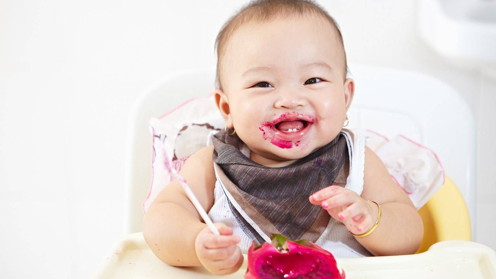 Babies--A-timeline-of-your-baby's-feeding-skills-main