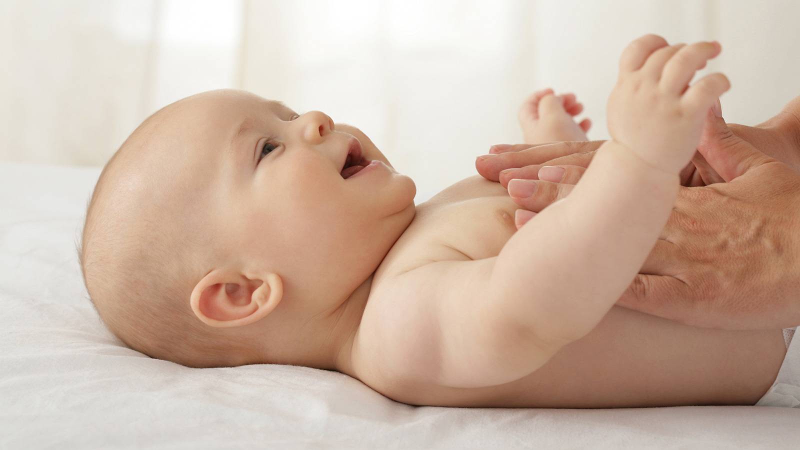 Babies--Baby-massage-5-methods-to-try-main