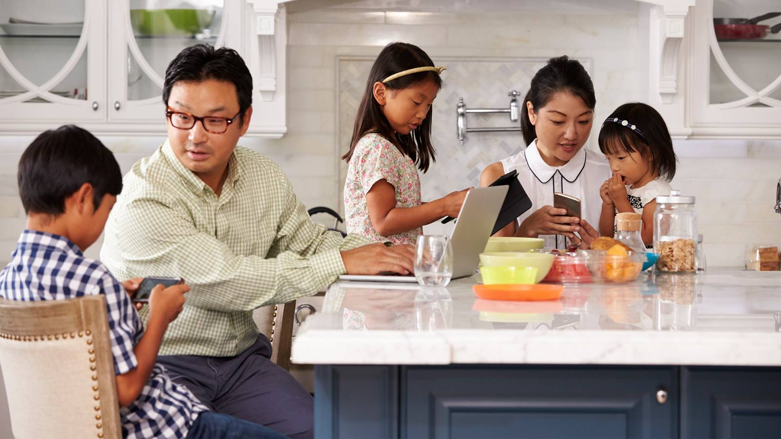 Parents--8-ways-to-fight-social-media-addiction-2