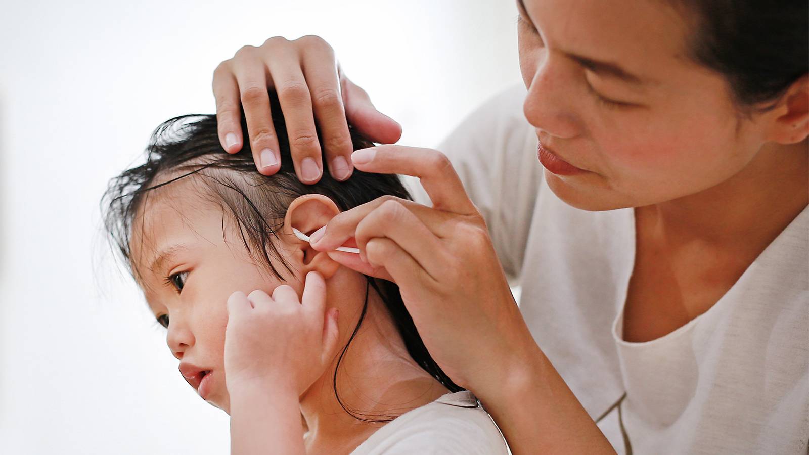 Tots- EXPERT ADVICE Cleaning your tot's ears and earwax-1