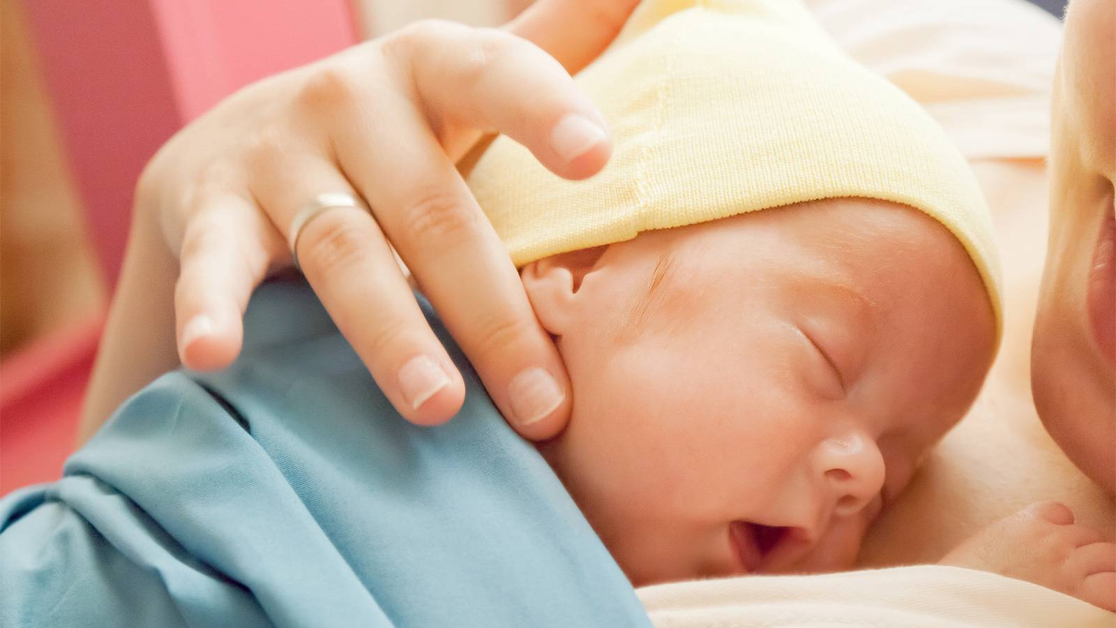 Babies- Kangaroo care Why skin-to-skin contact with baby is vital-1