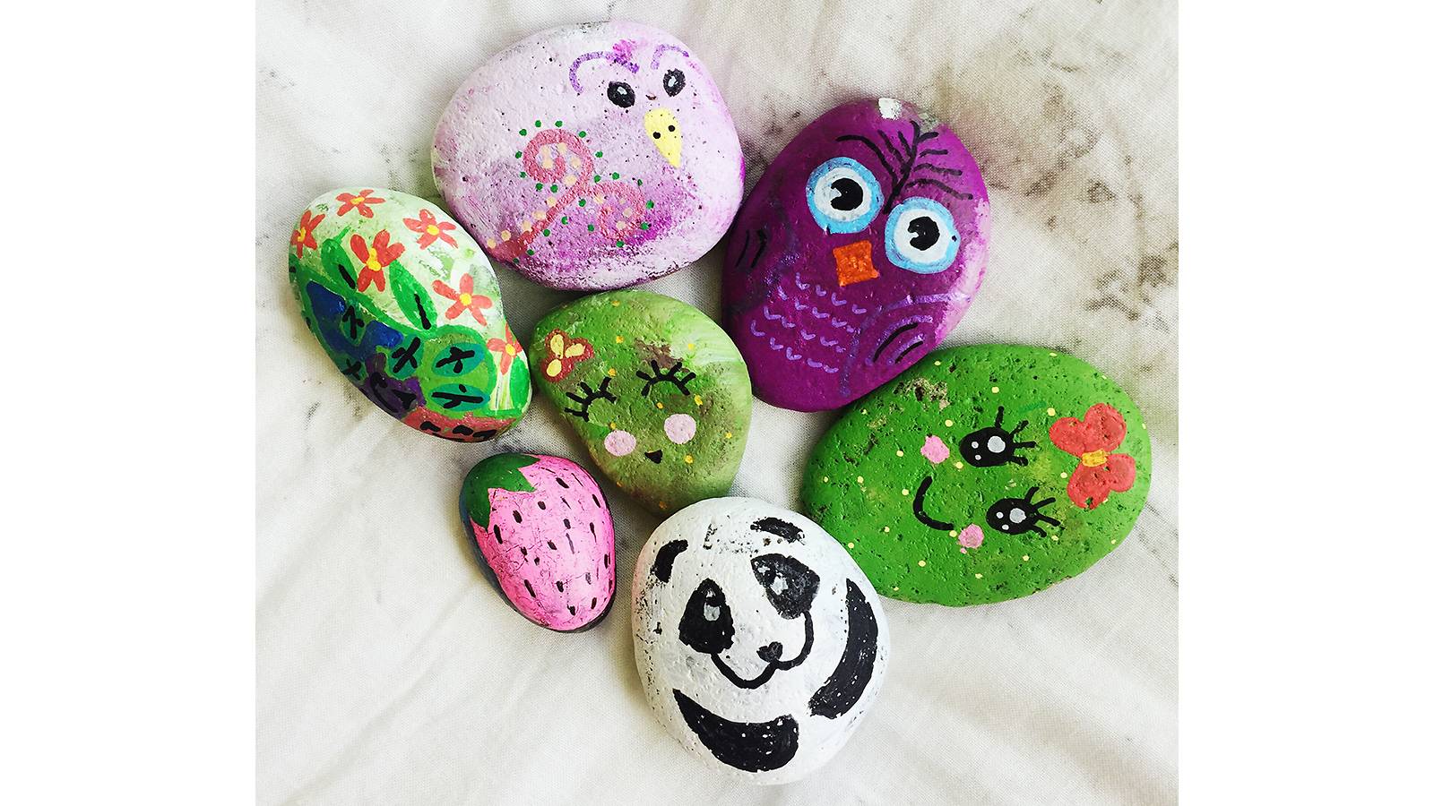 Kids-MUM-SAYS-We-hide-rocks-for-other-kids-to-find-r1