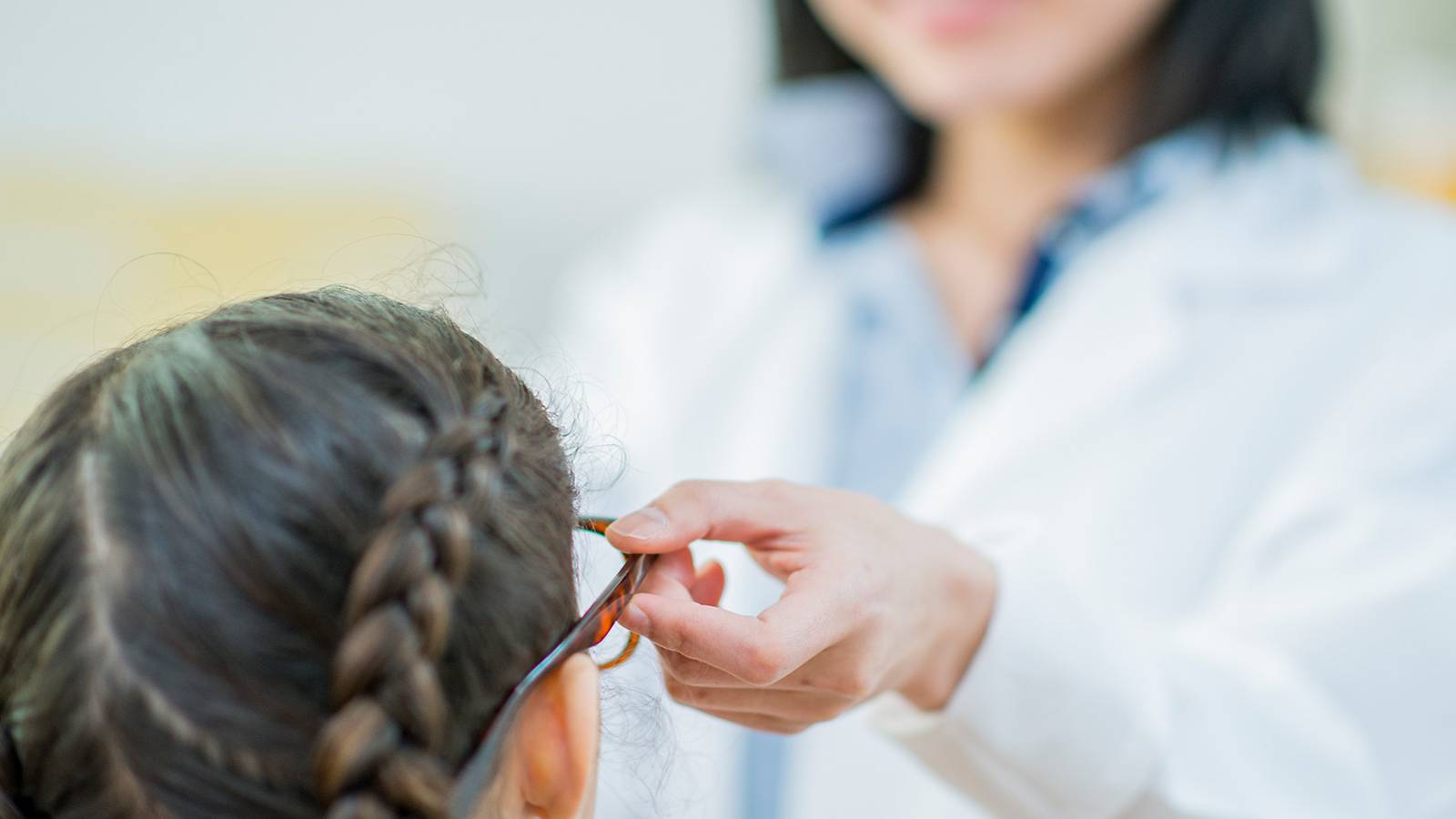 When should you get contact lenses for your kid