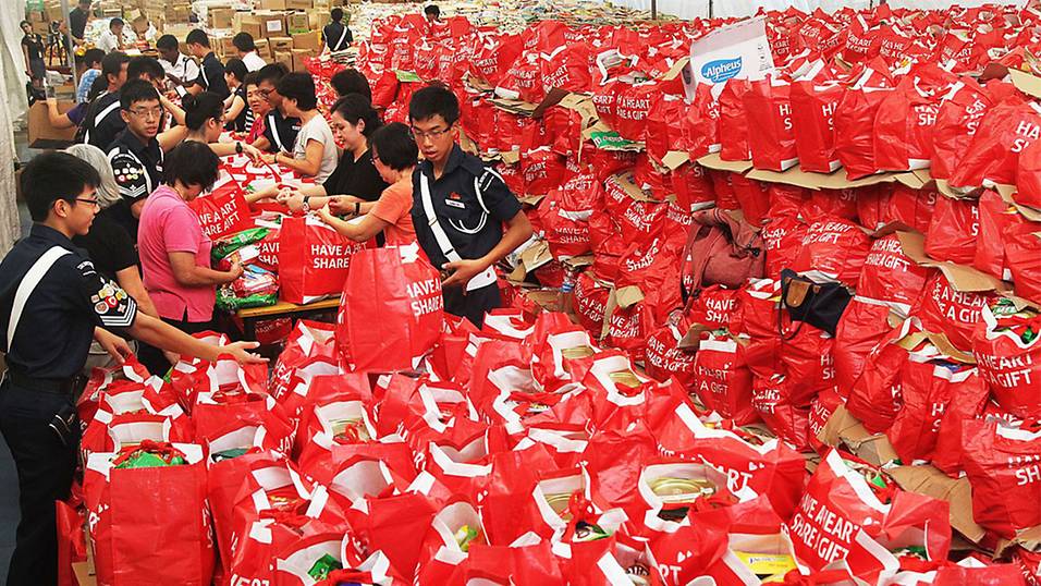 10 ways to give at Christmas — and learn what it gives your kids