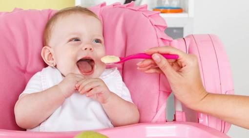 Bonding with baby at mealtimes