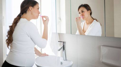 Pregnancy-4-dental-issues-pregnant-women-face-1