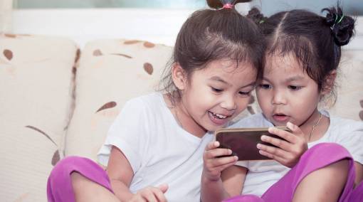 Kids-When-is-the-right-age-to-give-my-child-a-smartphone