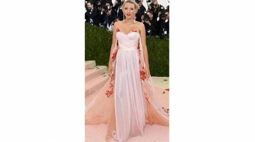 Sweet like Blake Lively in Burberry.