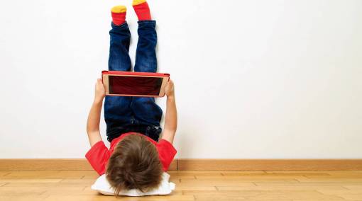 Tots-4-ways-to-bring-up-a-tech-savvy-tot