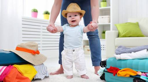 Babies-Track-your-baby's-milestones---Travelling2