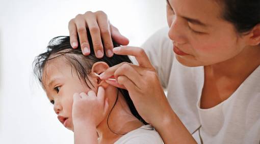 Tots- EXPERT ADVICE Cleaning your tot's ears and earwax-1
