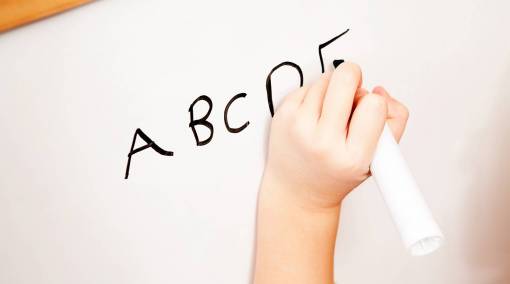 Tots--5-ways-to-help-your-left-handed-child-thrive-main