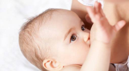 Babies-5-reasons-why-your-baby-bites-while-breastfeeding-01
