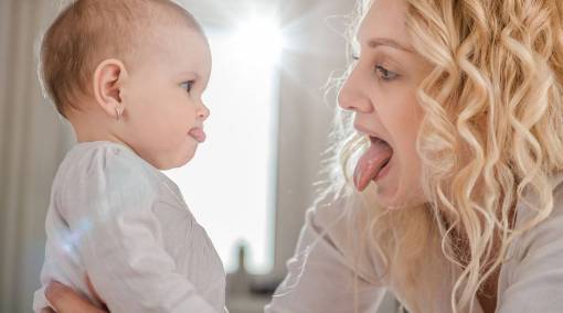 Babies-EXPERT-ADVICE-What-are-those-white-spots-on-my-baby's-tongue-1